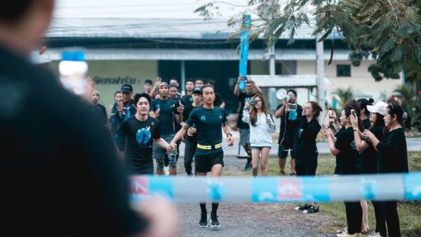 ก้าวคนละก้าว ก้าวคนละก้าว