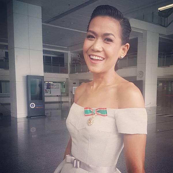 กาละแมร์ เข้ารับเครื่องราชอิสริยาภรณ์ กาละแมร์ เข้ารับเครื่องราชอิสริยาภรณ์