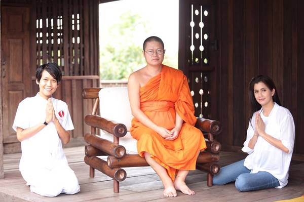 กาละแมร์ เข้ารับเครื่องราชอิสริยาภรณ์ กาละแมร์ เข้ารับเครื่องราชอิสริยาภรณ์