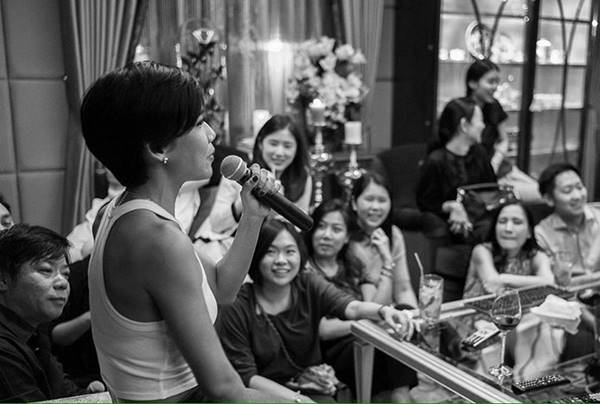 กาละแมร์ เข้ารับเครื่องราชอิสริยาภรณ์ กาละแมร์ เข้ารับเครื่องราชอิสริยาภรณ์