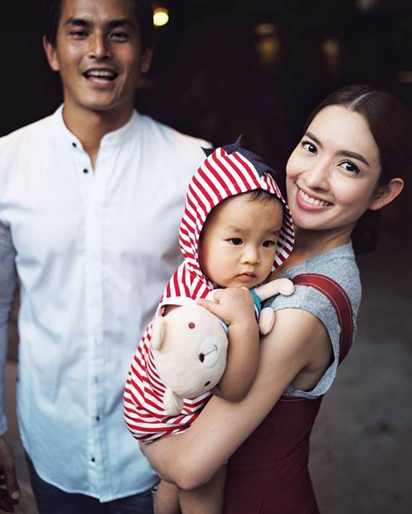 แอฟ ทักษอร จูงมือ น้องปีใหม่ ไปเยี่ยม น้องพิพิม ลูกแม่ต่าย น่ารักมาก แอฟ ทักษอร จูงมือ น้องปีใหม่ ไปเยี่ยม น้องพิพิม ลูกแม่ต่าย น่ารักมาก