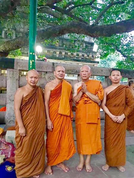 สุรชัย สมบัติเจริญ สุรชัย สมบัติเจริญ