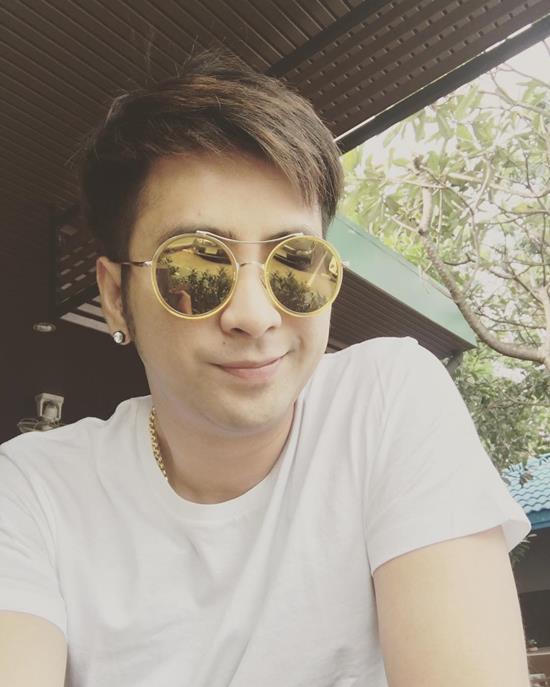 บอล เชิญยิ้ม บอล เชิญยิ้ม