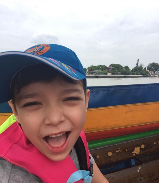 ฮิวโก้ ฮาน่า และลูก ๆ ล่องเรือเที่ยว ฮิวโก้ ฮาน่า และลูก ๆ ล่องเรือเที่ยว