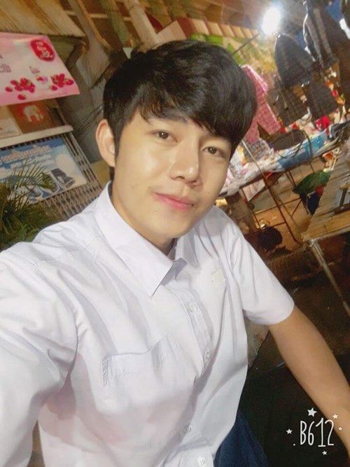 พ่อค้ากุยช่ายหล่อ พ่อค้ากุยช่ายหล่อ