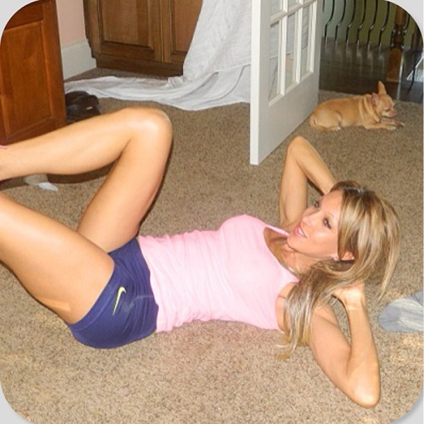 หุ่นเป๊ะขนาดนี้ ใครจะเชื่อเธออายุจะ 50 แล้ว หุ่นเป๊ะขนาดนี้ ใครจะเชื่อเธออายุจะ 50 แล้ว