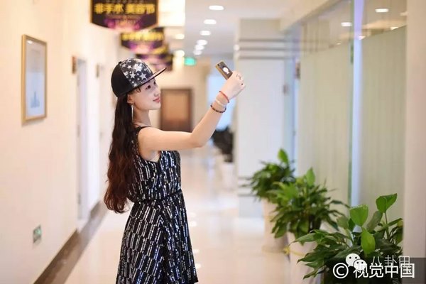 สาวจีนศัลยกรรมใบหน้าให้คล้าย หลิว อี้เฟย สาวจีนศัลยกรรมใบหน้าให้คล้าย หลิว อี้เฟย