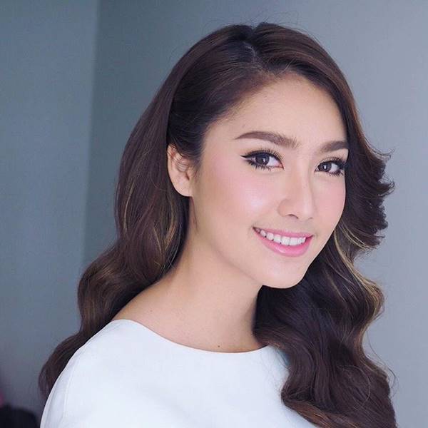 ฮาน่า ลีวิส ฮาน่า ลีวิส