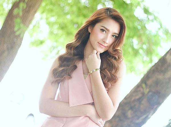 ฮาน่า ลีวิส ฮาน่า ลีวิส