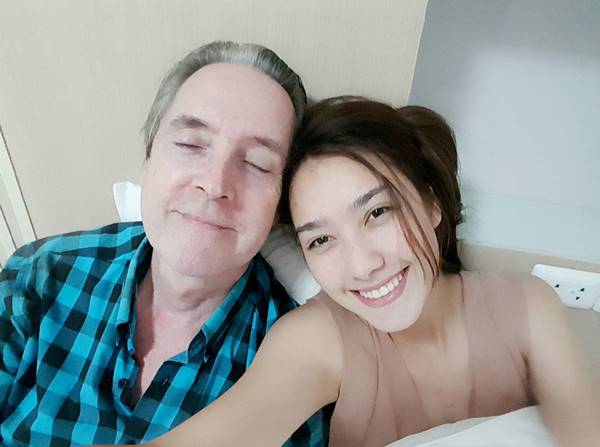 ฮาน่า ลีวิส ฮาน่า ลีวิส