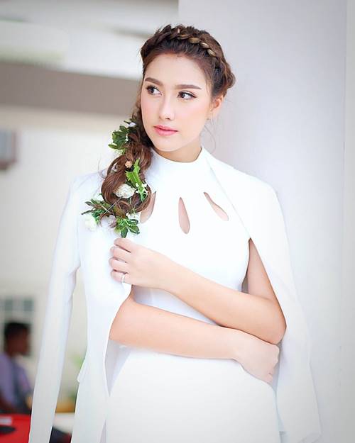 ฮาน่า ลีวิส ฮาน่า ลีวิส