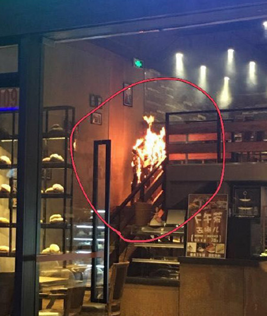 ช็อก นักร้องเกิร์ลกรุ๊ป SNH48 ถูกย่างสดกลางร้านอาหาร อาการสาหัส