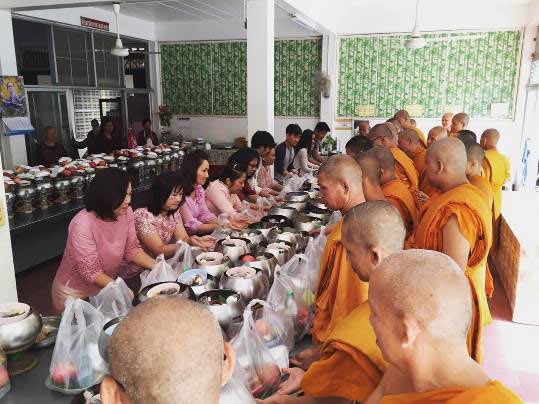 ท็อป จรณ นำทีมครอบครัว ทำบุญวันเกิดอายุ 28 ปี เพื่อนดาราโพสต์อวยพร ท็อป จรณ นำทีมครอบครัว ทำบุญวันเกิดอายุ 28 ปี เพื่อนดาราโพสต์อวยพร