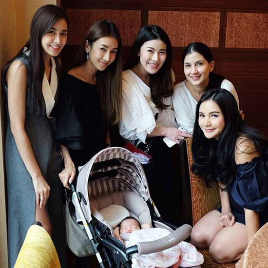 แก๊งคุณแม่คนสวย ร่วมมีทติ้ง เยี่ยมน้องกาย่า-น้องนาราดา แฮปปี้สุด ๆ