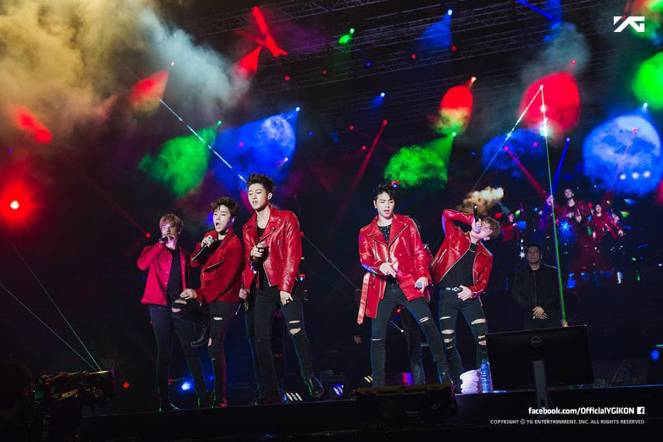 ยกย่อง เชอรีน น้องนิชคุณ นั่งพื้น-ต่อคิวเข้าดูคอนเสิร์ต iKon ไร้อภิสิทธิ์เซเลป ยกย่อง เชอรีน น้องนิชคุณ นั่งพื้น-ต่อคิวเข้าดูคอนเสิร์ต iKon ไร้อภิสิทธิ์เซเลป