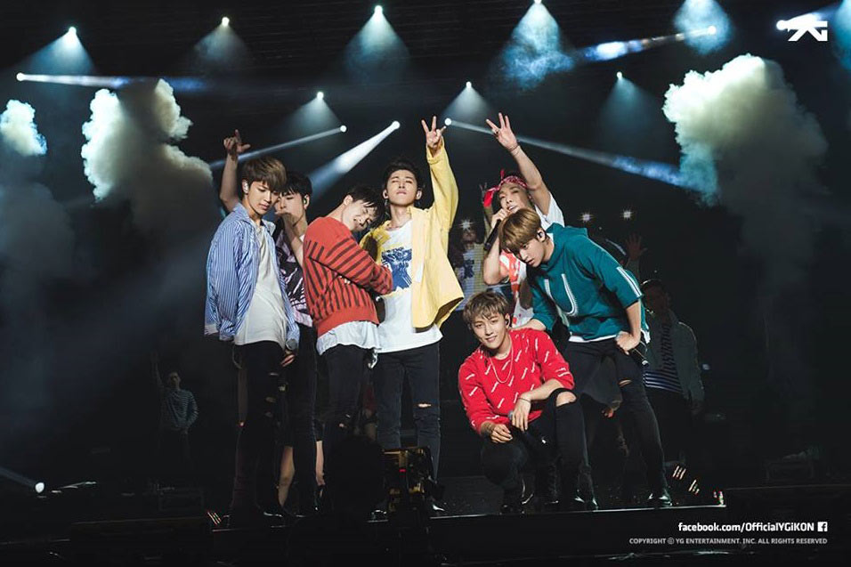 ยกย่อง เชอรีน น้องนิชคุณ นั่งพื้น-ต่อคิวเข้าดูคอนเสิร์ต iKon ไร้อภิสิทธิ์เซเลป ยกย่อง เชอรีน น้องนิชคุณ นั่งพื้น-ต่อคิวเข้าดูคอนเสิร์ต iKon ไร้อภิสิทธิ์เซเลป