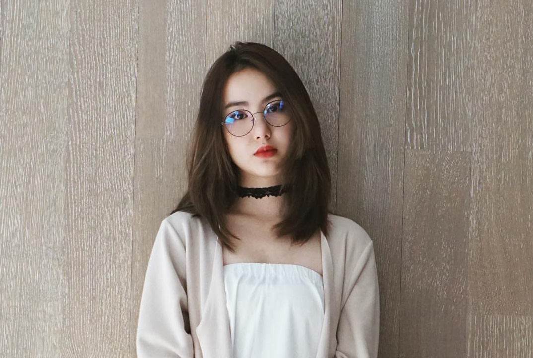 ยกย่อง เชอรีน น้องนิชคุณ นั่งพื้น-ต่อคิวเข้าดูคอนเสิร์ต iKon ไร้อภิสิทธิ์เซเลป ยกย่อง เชอรีน น้องนิชคุณ นั่งพื้น-ต่อคิวเข้าดูคอนเสิร์ต iKon ไร้อภิสิทธิ์เซเลป