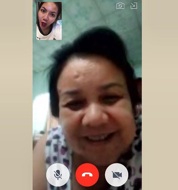 จ๊ะ อาร์สยาม ทำเซอร์ไพรส์พ่อแม่ ให้ของขวัญเป็นแหวนเพชรเม็ดโต จ๊ะ อาร์สยาม ทำเซอร์ไพรส์พ่อแม่ ให้ของขวัญเป็นแหวนเพชรเม็ดโต