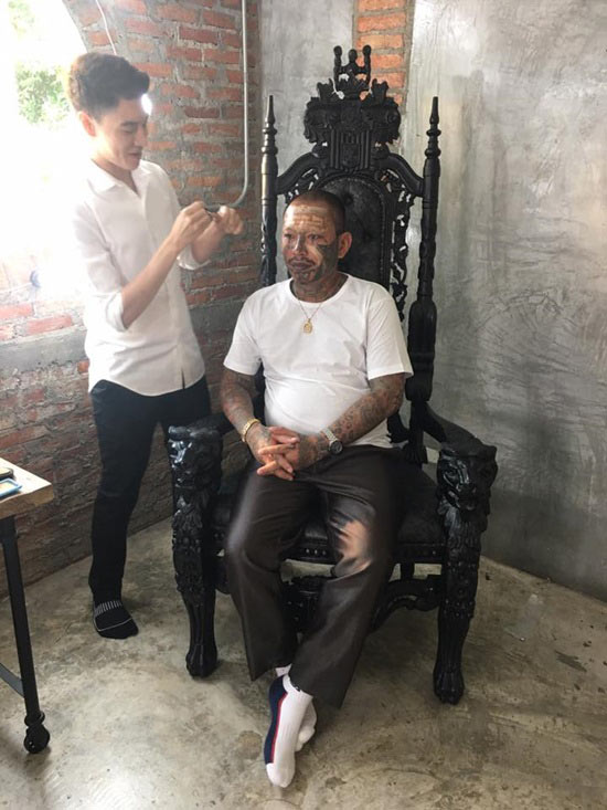 เก่ง ลายพราง เมคอัพกลบรอยสัก ถ่ายภาพวิวาห์ภรรยารอบ 2 เก่ง ลายพราง เมคอัพกลบรอยสัก ถ่ายภาพวิวาห์ภรรยารอบ 2