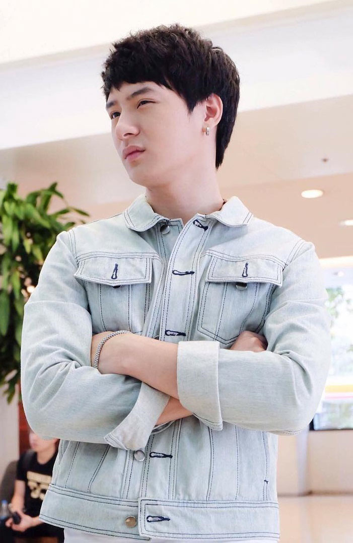 คริส พีรวัส ประวัติ พี่ว้ากหน้าใส นักแสดง Sotus The Series คริส พีรวัส ประวัติ พี่ว้ากหน้าใส นักแสดง Sotus The Series