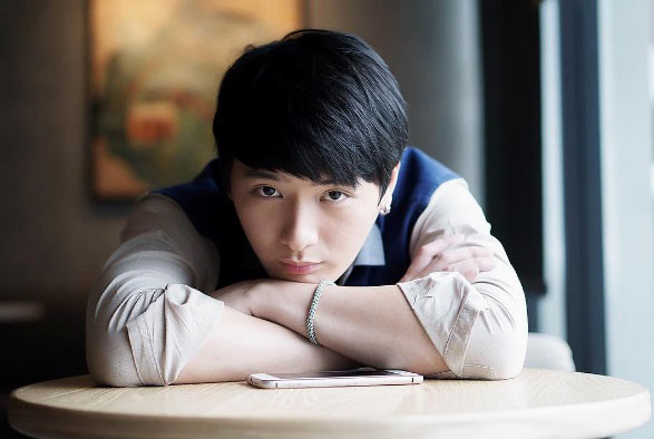 คริส พีรวัส ประวัติ พี่ว้ากหน้าใส นักแสดง Sotus The Series คริส พีรวัส ประวัติ พี่ว้ากหน้าใส นักแสดง Sotus The Series