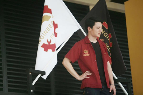 คริส พีรวัส ประวัติ พี่ว้ากหน้าใส นักแสดง Sotus The Series คริส พีรวัส ประวัติ พี่ว้ากหน้าใส นักแสดง Sotus The Series