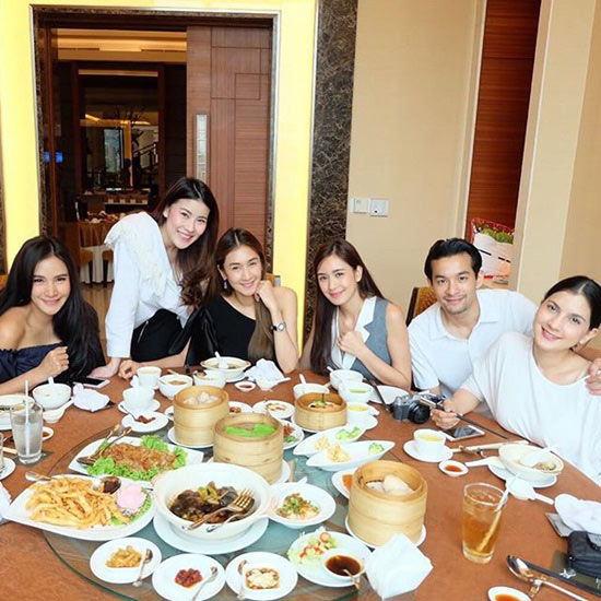 แก๊งคุณแม่คนสวย ร่วมมีทติ้ง เยี่ยมน้องกาย่า-น้องนาราดา แฮปปี้สุด ๆ