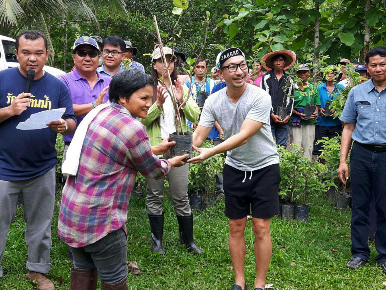 โจอี้ บอย เดินหน้าปลูกต้นไม้ ฟื้นคืนป่าต้นน้ำน่าน โจอี้ บอย เดินหน้าปลูกต้นไม้ ฟื้นคืนป่าต้นน้ำน่าน