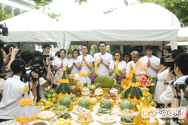 แอน สิเรียม นำทีมบวงสรวง เสน่หามายา ประชันบทบาท เคลลี่-แซมมี่ แอน สิเรียม นำทีมบวงสรวง เสน่หามายา ประชันบทบาท เคลลี่-แซมมี่
