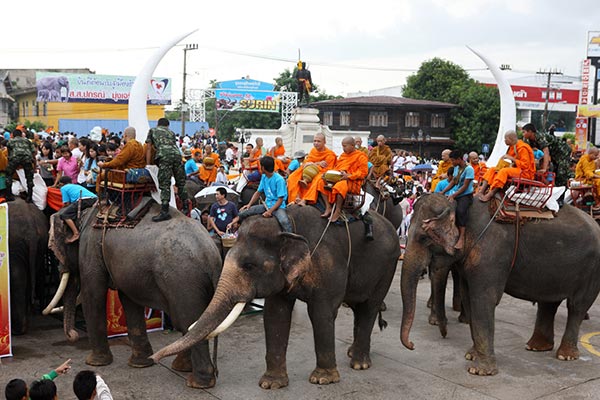 ประเพณีแห่เทียนพรรษาทั่วไทย ประเพณีแห่เทียนพรรษาทั่วไทย