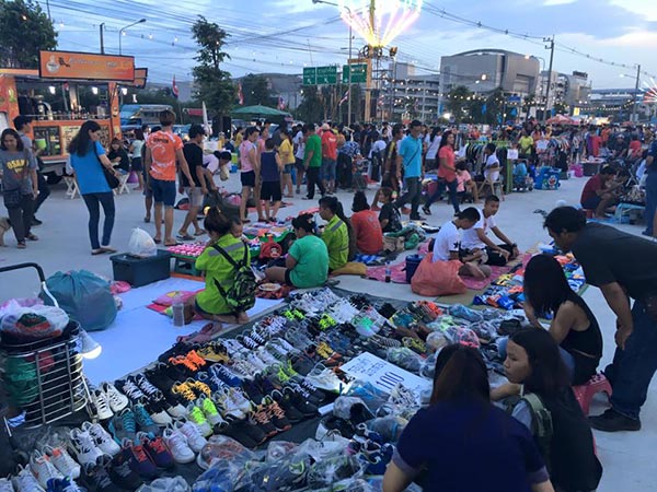 ตลาดนัดเลี่ยงเมืองนนท์ ตลาดนกฮูก ตลาดนัดเลี่ยงเมืองนนท์ ตลาดนกฮูก