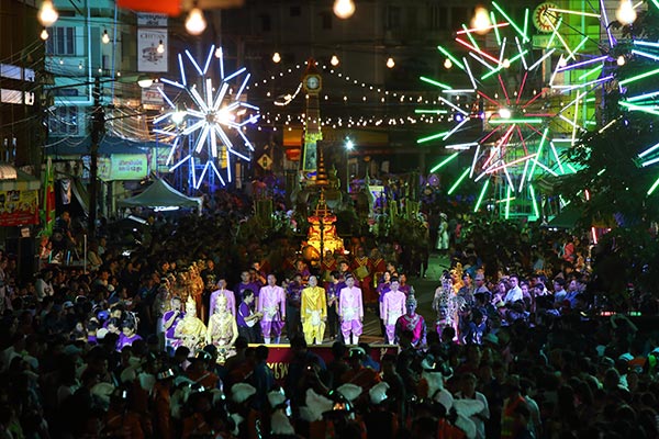 ประเพณีอุ้มพระดำน้ำ ประเพณีอุ้มพระดำน้ำ