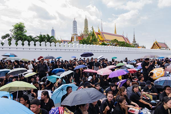 เตือนประชาชนไปกราบพระบรมศพ เตือนประชาชนไปกราบพระบรมศพ