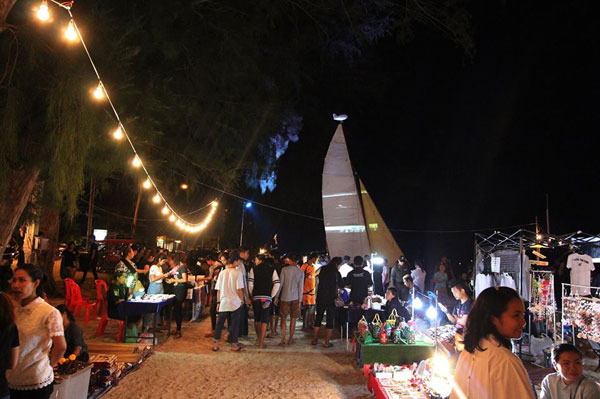 ถนนคนเดินหาดบ้านกรูด ถนนคนเดินหาดบ้านกรูด