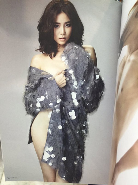 บี คริส นิตยสาร Image บี คริส นิตยสาร Image