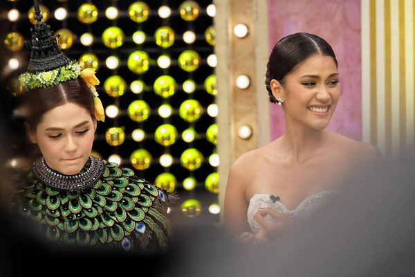 แนท อนิพรณ์ ปะทะ ชมพู่ อารยา แนท อนิพรณ์ ปะทะ ชมพู่ อารยา