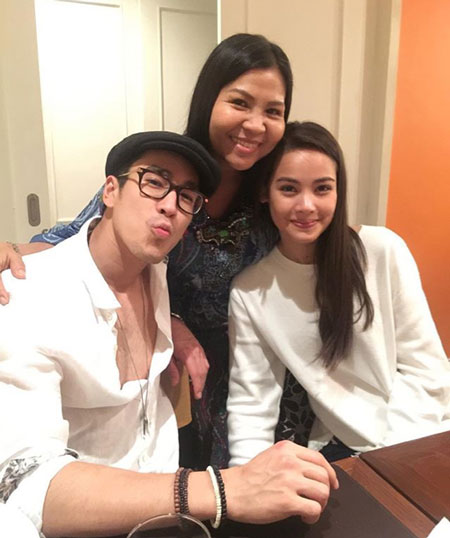 ณเดชน์ ญาญ่า ยกเค้กเซอร์ไพรส์วันเกิด แม่แก้ว ณเดชน์ ญาญ่า ยกเค้กเซอร์ไพรส์วันเกิด แม่แก้ว