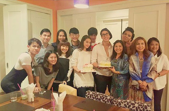 ณเดชน์ ญาญ่า ยกเค้กเซอร์ไพรส์วันเกิด แม่แก้ว ณเดชน์ ญาญ่า ยกเค้กเซอร์ไพรส์วันเกิด แม่แก้ว
