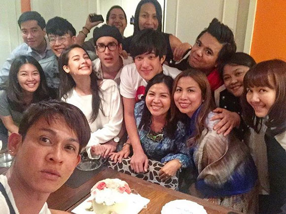 ณเดชน์ ญาญ่า ยกเค้กเซอร์ไพรส์วันเกิด แม่แก้ว ณเดชน์ ญาญ่า ยกเค้กเซอร์ไพรส์วันเกิด แม่แก้ว