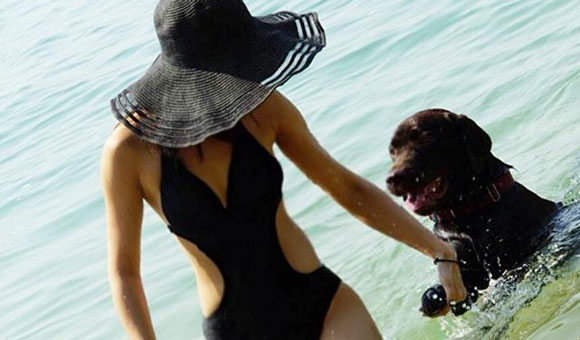 คริส หอวัง นำลูกทีม โชว์ชุดว่ายน้ำ คริส หอวัง นำลูกทีม โชว์ชุดว่ายน้ำ