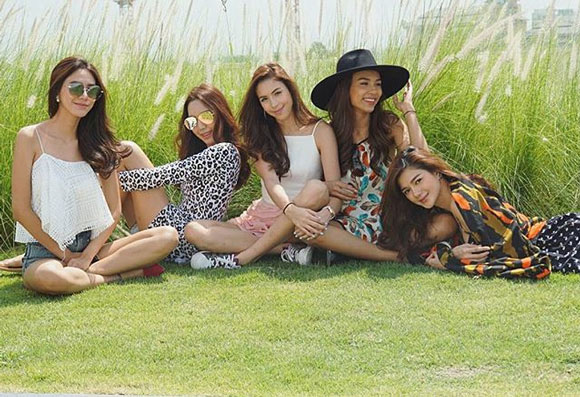 คริส หอวัง นำลูกทีม โชว์ชุดว่ายน้ำ คริส หอวัง นำลูกทีม โชว์ชุดว่ายน้ำ