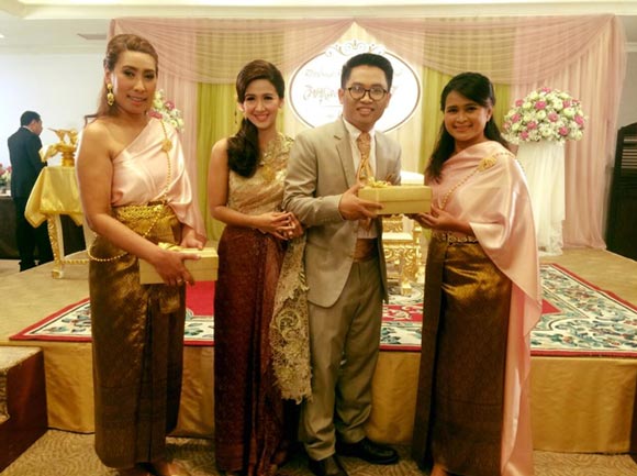 มนตรี อุดมพงษ์ นักข่าว 3 มิติ แต่งงาน มนตรี อุดมพงษ์ นักข่าว 3 มิติ แต่งงาน
