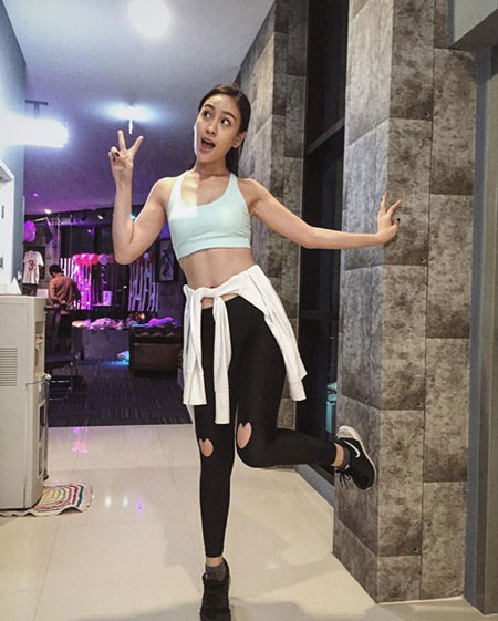 ฝ้าย เวฬุรีย์ ฝ้าย เวฬุรีย์