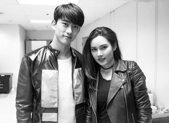 หญิง รฐา หญิง รฐา