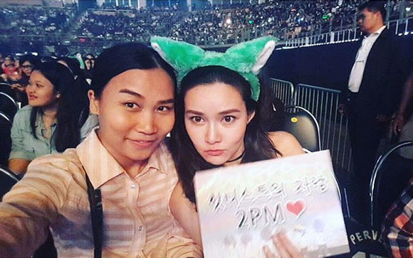 หญิง รฐา หญิง รฐา