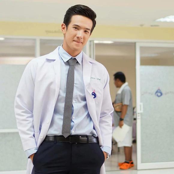 เพียงชายคนนี้ไม่ใช่ผู้วิเศษ เพียงชายคนนี้ไม่ใช่ผู้วิเศษ