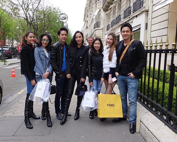 อั้ม แอมป์ อั้ม แอมป์