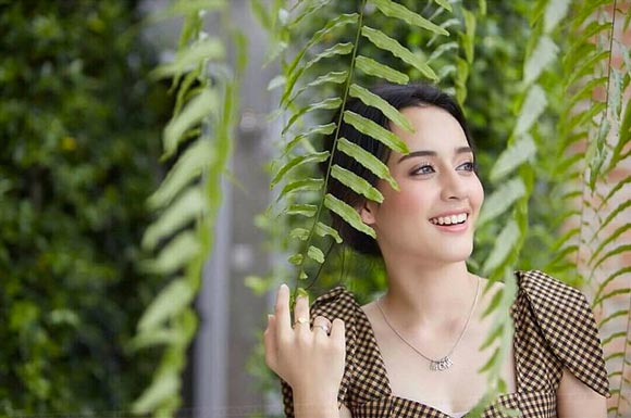 โมนา อนุธิดา โมนา อนุธิดา