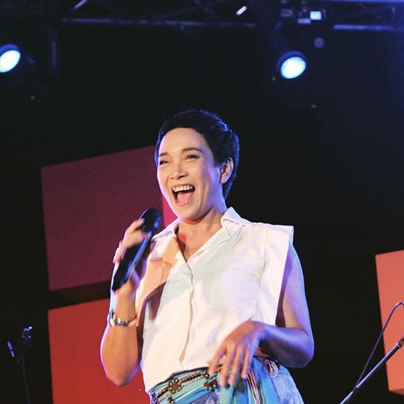 แอม เสาวลักษณ์ แอม เสาวลักษณ์