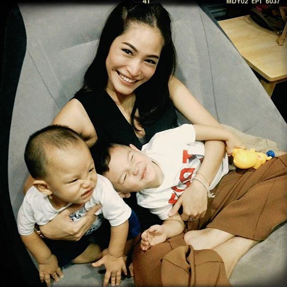 พลอย ปีเตอร์ พลอย ปีเตอร์